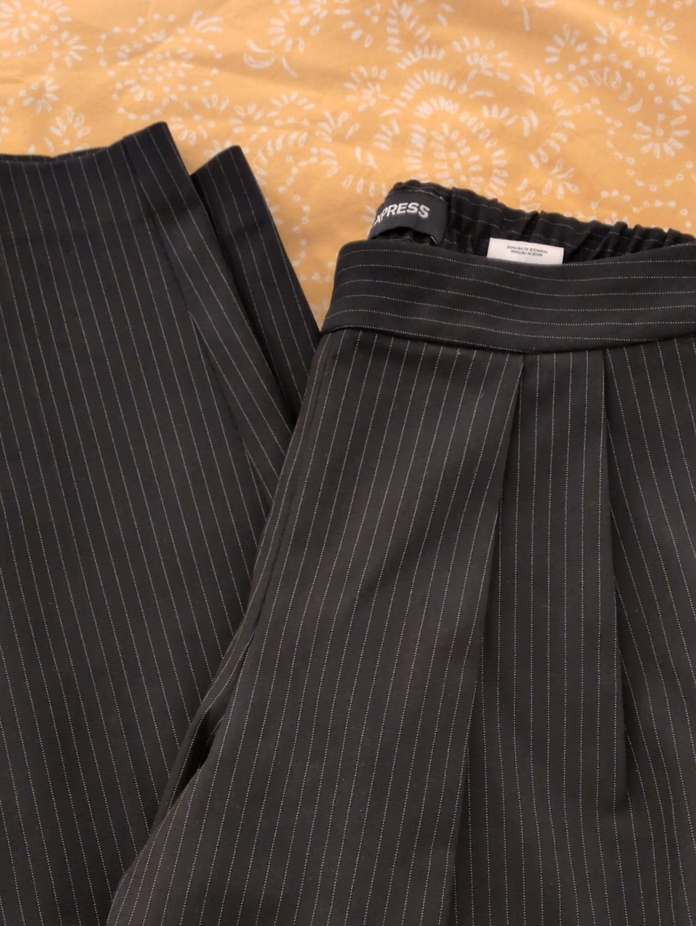 Express Women's Black Pinstripe Dress Pants — Ankle Mid-Rise (Size S)